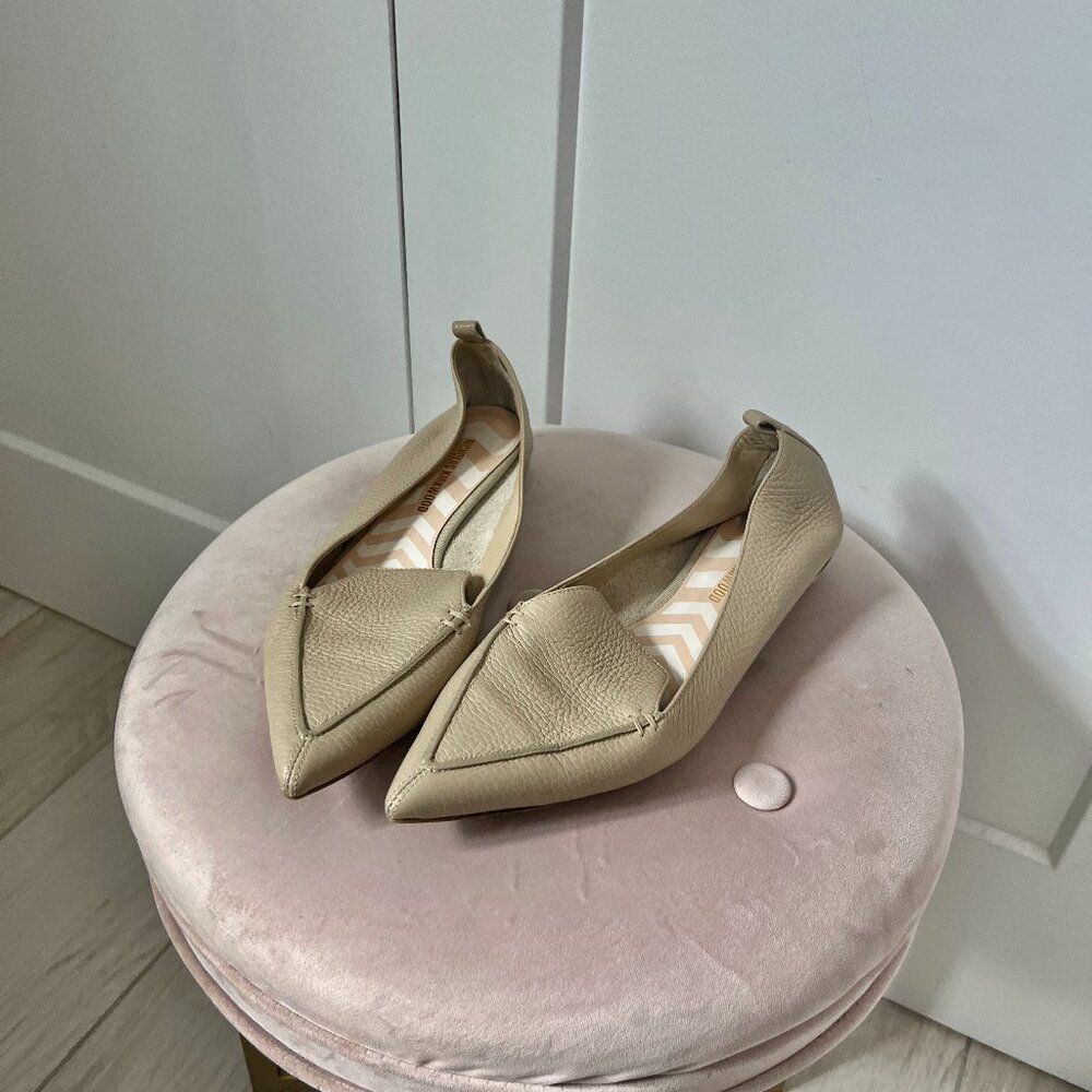 Nicholas Kirkwood Cream Pebbled Leather Flats Size 40.5